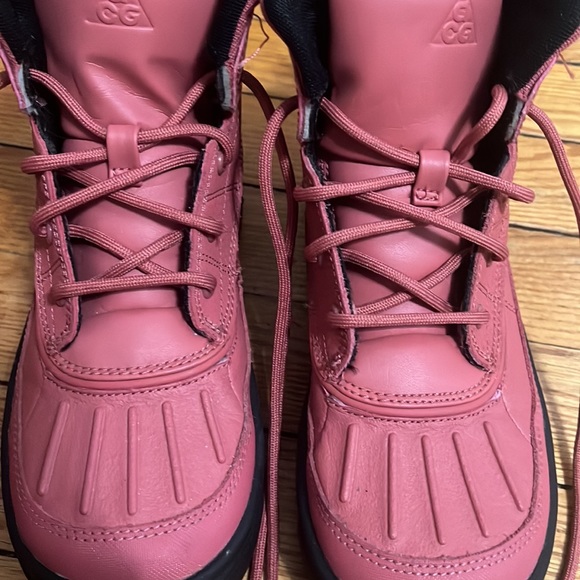 Nike boots - Picture 3 of 10